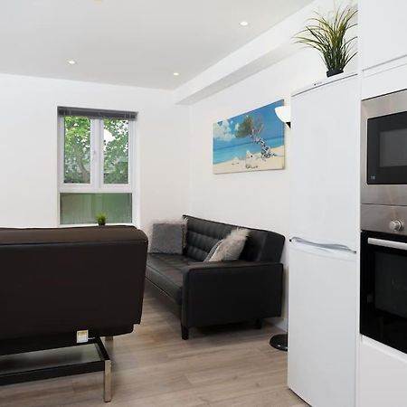 Lovely 3 Bed Flat In A Great Location In London Apartment Екстериор снимка